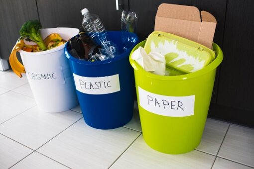 Poubelles étiquetées