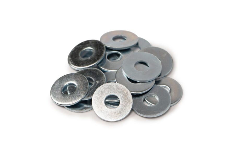 Quelle rondelle de fixation choisir pour quel matériau ? tas de rondelles de fixation métalliques