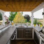 Cuisine extérieure dans le jardin d'une maison