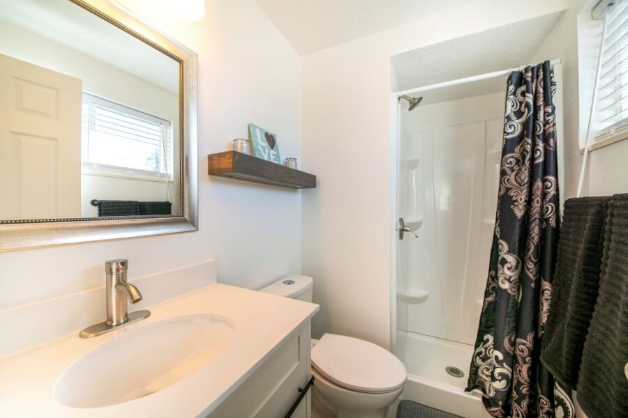 Petite salle de bain optimisée